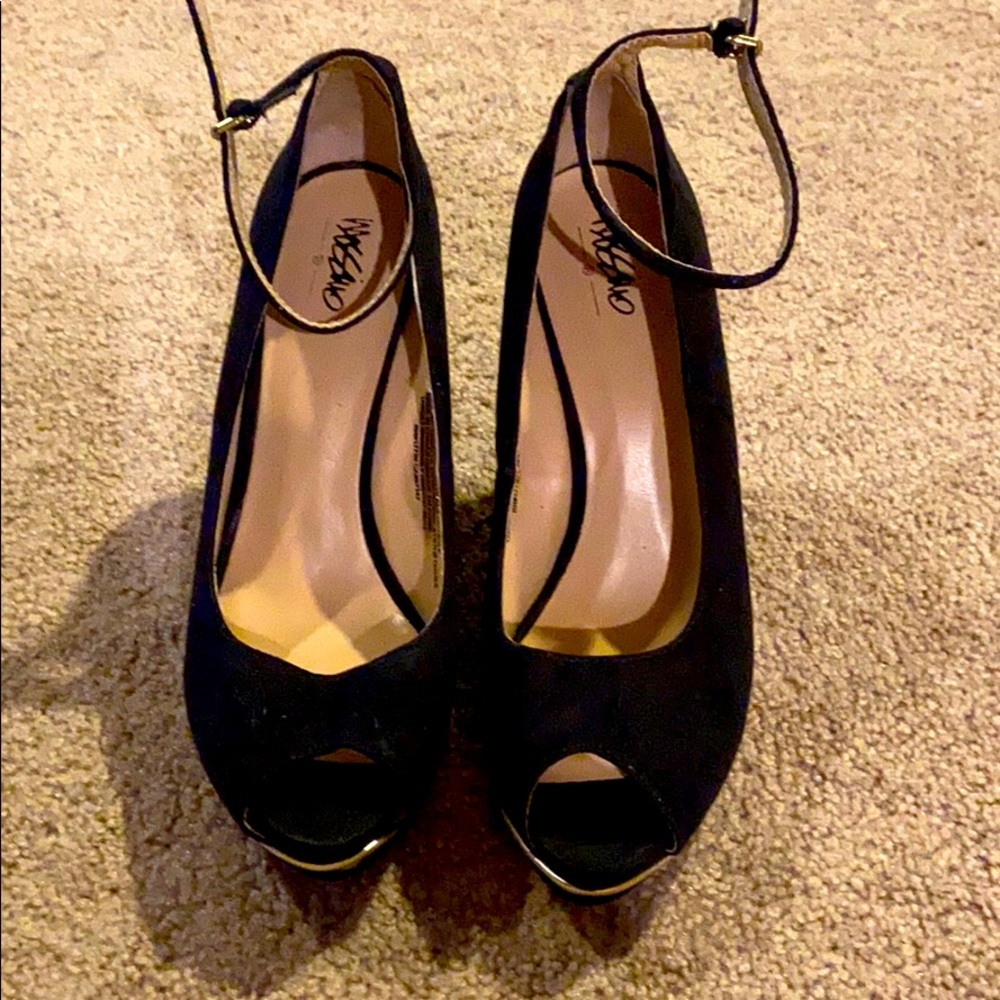 Black wedge